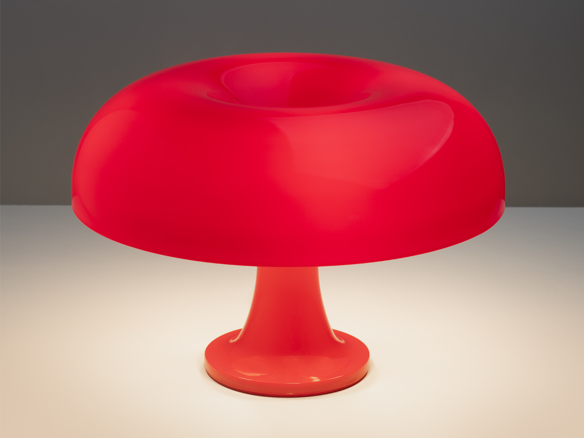 https://objectstorage.ap-seoul-1.oraclecloud.com/n/cnk6gaix2gpw/b/loqoqo-conv/o/artemide/nessino-red-table-lamp-special-edition/Nessinored5.jpg
