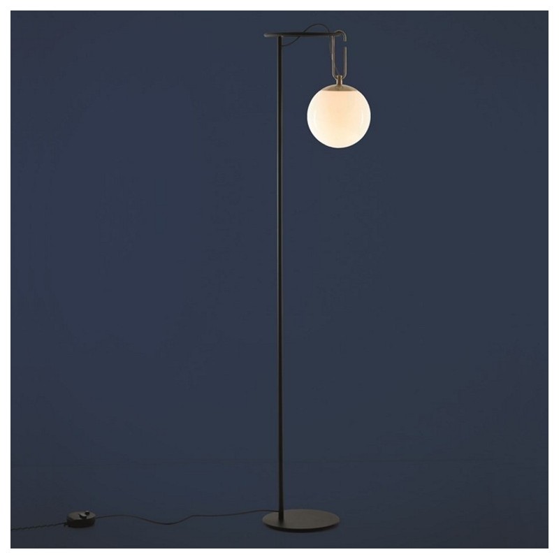 https://objectstorage.ap-seoul-1.oraclecloud.com/n/cnk6gaix2gpw/b/loqoqo-conv/o/artemide/nh-22-floor-lamp-with-glass-ball/35575.jpg