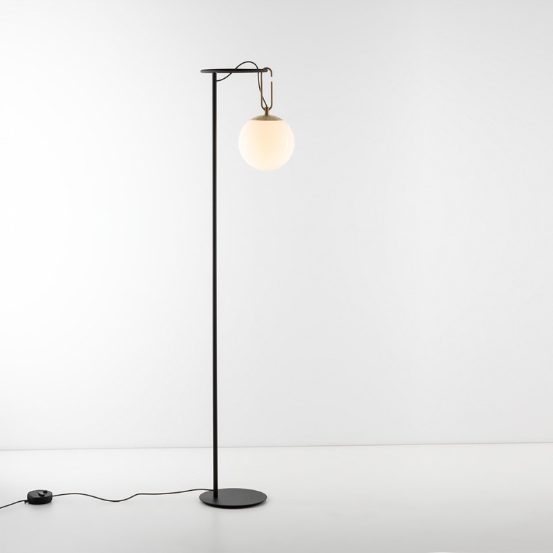 https://objectstorage.ap-seoul-1.oraclecloud.com/n/cnk6gaix2gpw/b/loqoqo-conv/o/artemide/nh-22-floor-lamp-with-glass-ball/35579.jpg
