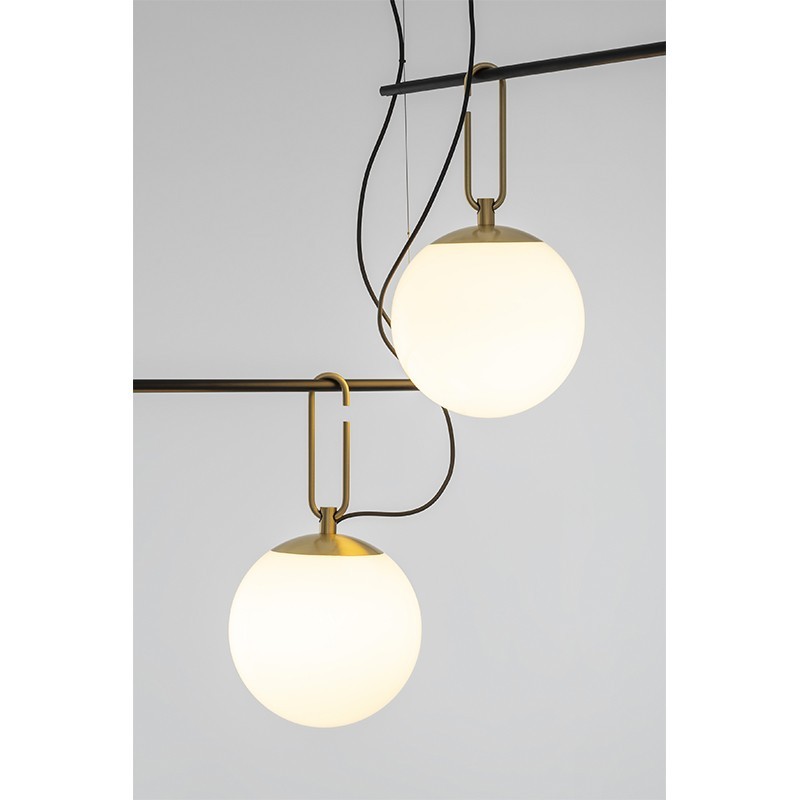 https://objectstorage.ap-seoul-1.oraclecloud.com/n/cnk6gaix2gpw/b/loqoqo-conv/o/artemide/nh-s-3-2-arms-multiple-pendant-lamp-glass-spheres/28323.jpg