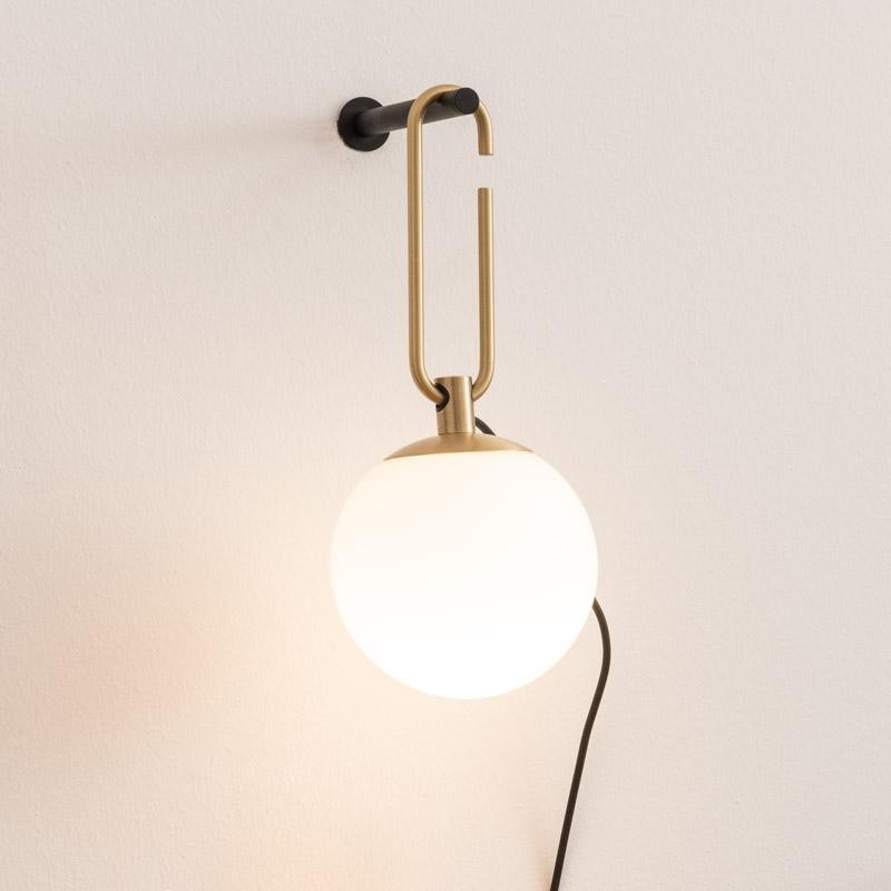 https://objectstorage.ap-seoul-1.oraclecloud.com/n/cnk6gaix2gpw/b/loqoqo-conv/o/artemide/nh-wall-lamp-applique-brass/15274.jpg