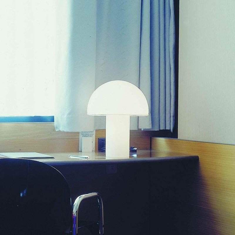 https://objectstorage.ap-seoul-1.oraclecloud.com/n/cnk6gaix2gpw/b/loqoqo-conv/o/artemide/onfale-table-lamp/21270.jpg