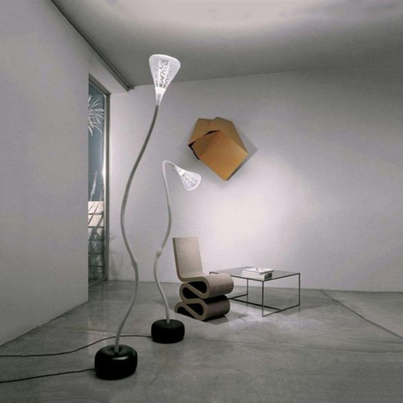 https://objectstorage.ap-seoul-1.oraclecloud.com/n/cnk6gaix2gpw/b/loqoqo-conv/o/artemide/pipe-flexible-and-dimmable-tubular-led-floor-lamp/82814.jpg