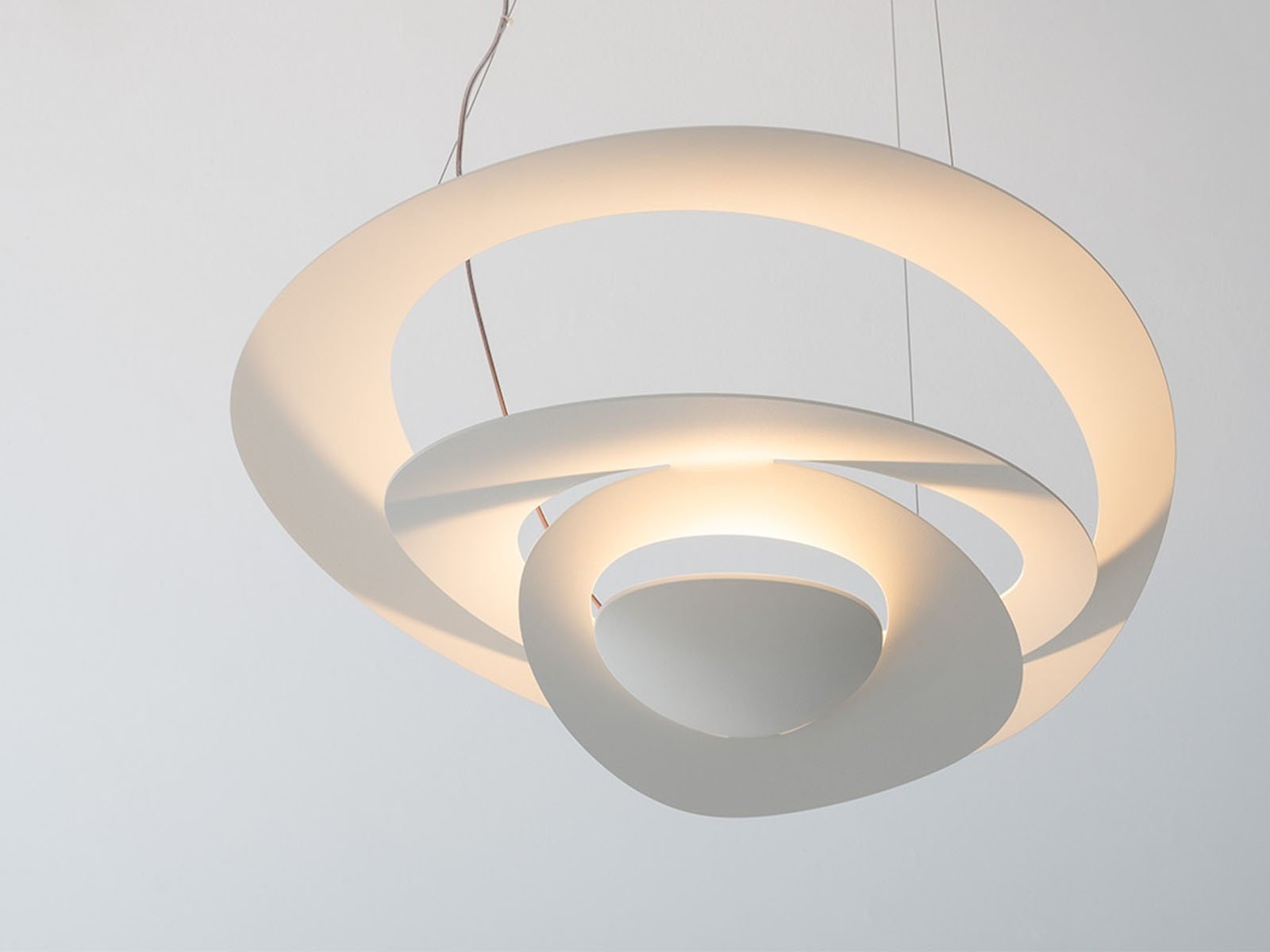 https://objectstorage.ap-seoul-1.oraclecloud.com/n/cnk6gaix2gpw/b/loqoqo-conv/o/artemide/pirce-led-suspension-lamp/pirce_led_suspension_artemide_0003_livello_4.jpg
