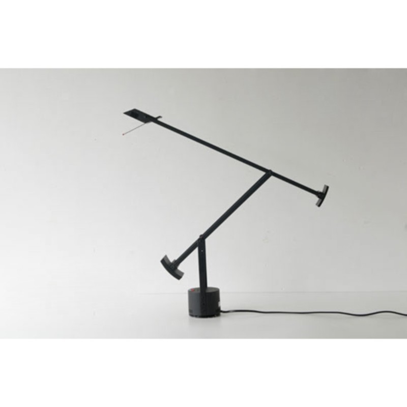 https://objectstorage.ap-seoul-1.oraclecloud.com/n/cnk6gaix2gpw/b/loqoqo-conv/o/artemide/tizio-35-table-lamp-black/4866.jpg