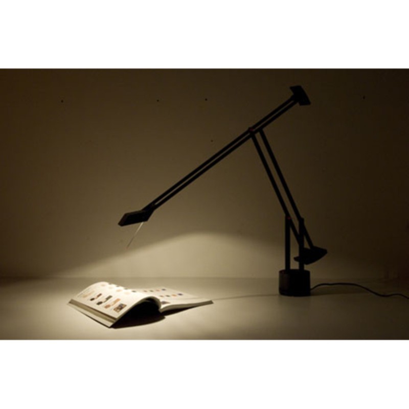 https://objectstorage.ap-seoul-1.oraclecloud.com/n/cnk6gaix2gpw/b/loqoqo-conv/o/artemide/tizio-35-table-lamp-black/4867.jpg