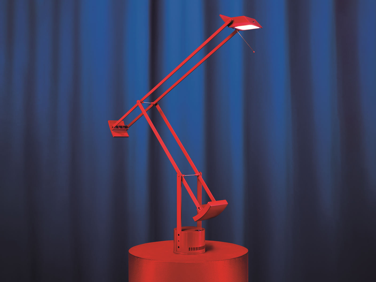 https://objectstorage.ap-seoul-1.oraclecloud.com/n/cnk6gaix2gpw/b/loqoqo-conv/o/artemide/tizio-table-lamp-red-special-edition/artemidespecialeditiontiziotablelamp.jpg