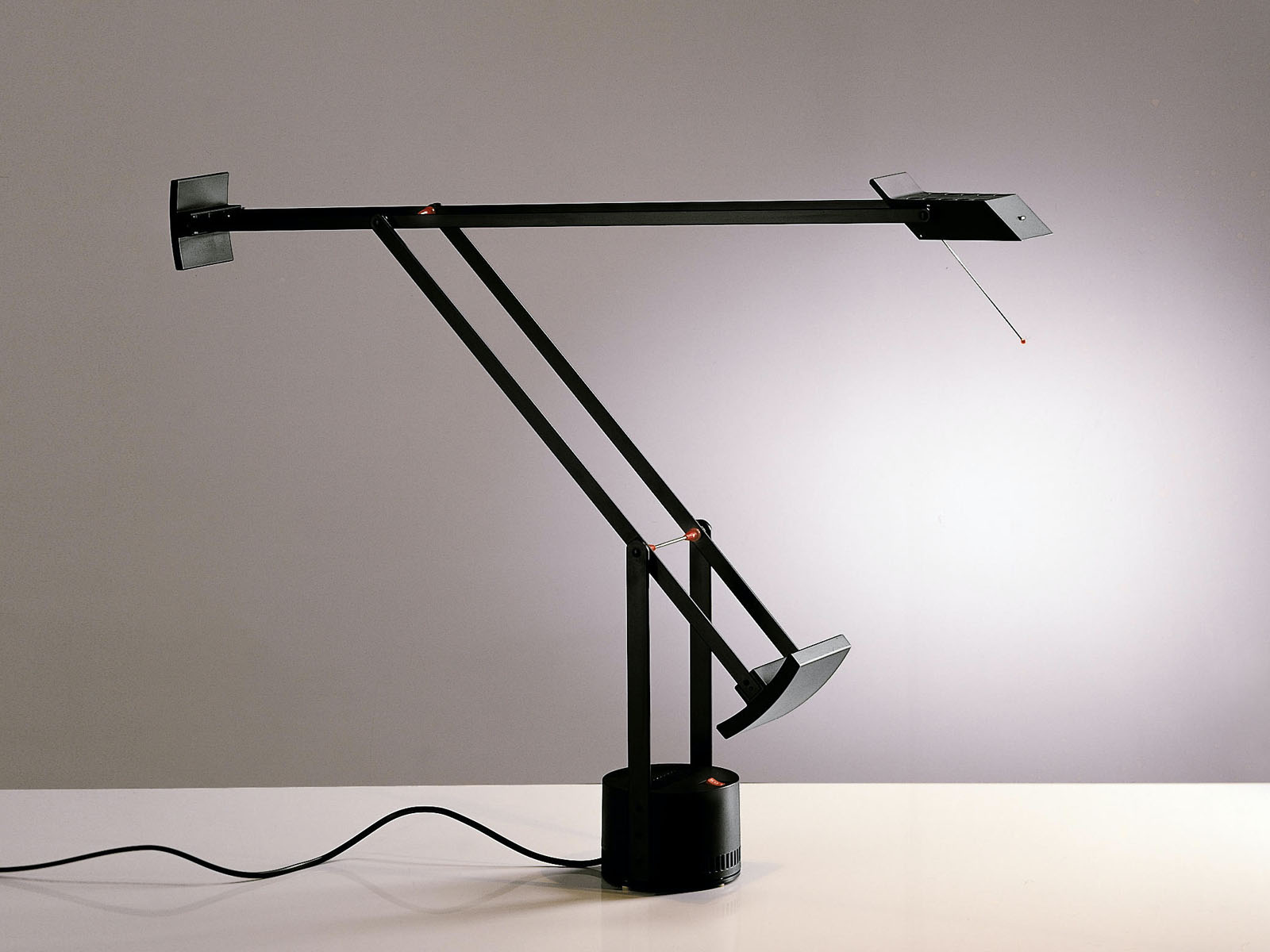 https://objectstorage.ap-seoul-1.oraclecloud.com/n/cnk6gaix2gpw/b/loqoqo-conv/o/artemide/tizio-table-lamp/tizio_artemide_0000_layer_1.jpg