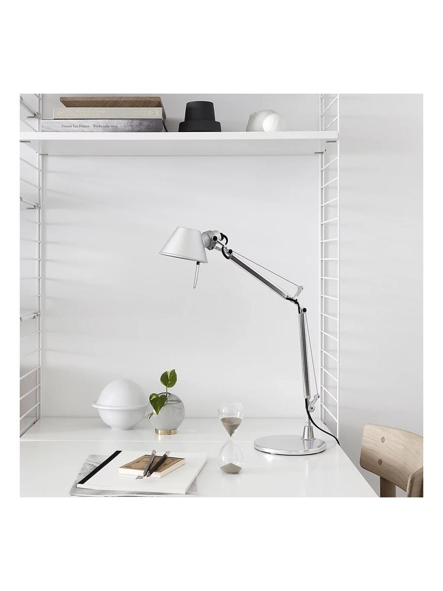 https://objectstorage.ap-seoul-1.oraclecloud.com/n/cnk6gaix2gpw/b/loqoqo-conv/o/artemide/tolomeo-e-27-aluminium-black-table-lamp/158216.jpg