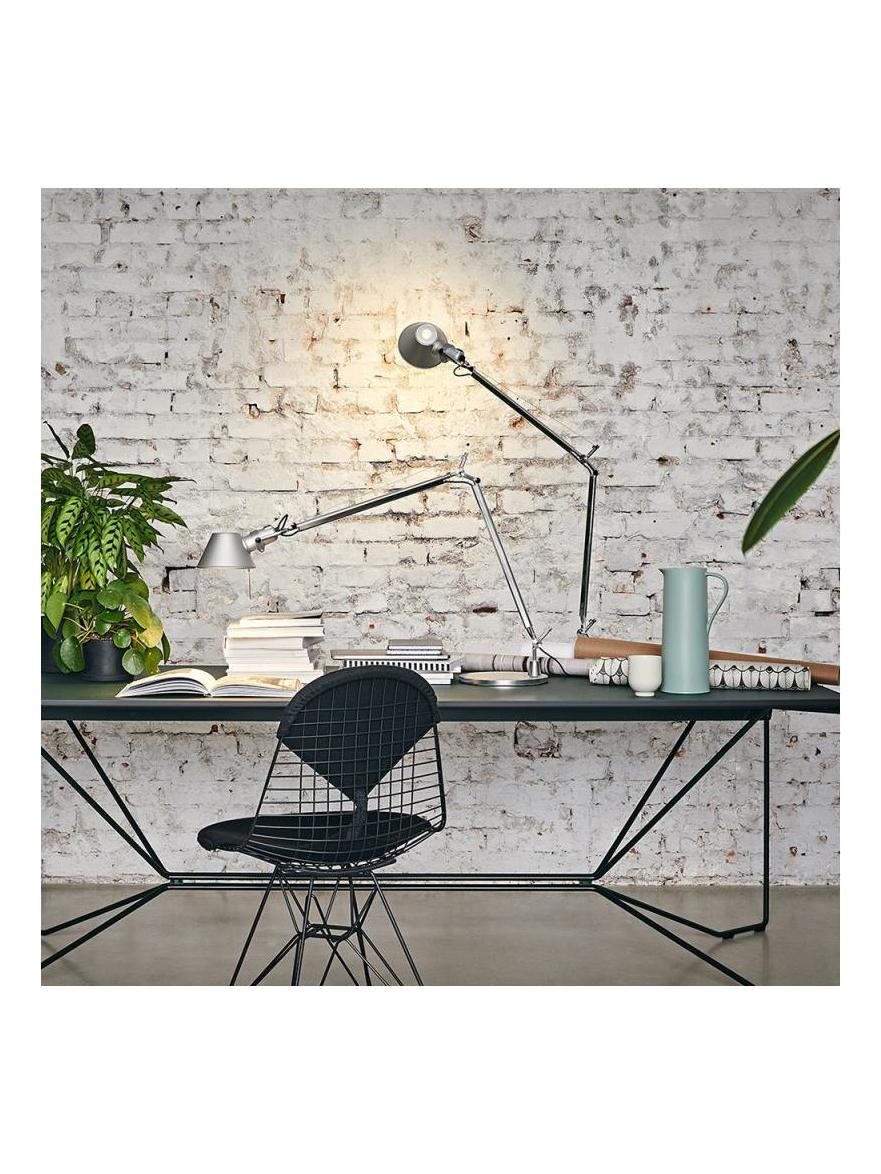 https://objectstorage.ap-seoul-1.oraclecloud.com/n/cnk6gaix2gpw/b/loqoqo-conv/o/artemide/tolomeo-e-27-aluminium-black-table-lamp/158219.jpg