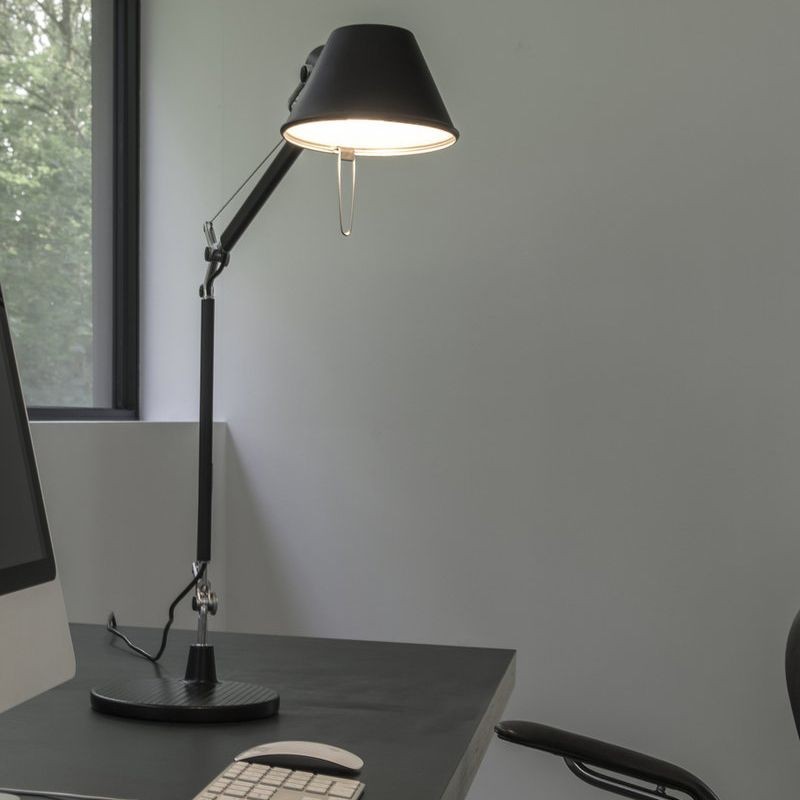 https://objectstorage.ap-seoul-1.oraclecloud.com/n/cnk6gaix2gpw/b/loqoqo-conv/o/artemide/tolomeo-e-27-black-table-lamp/8618.jpg