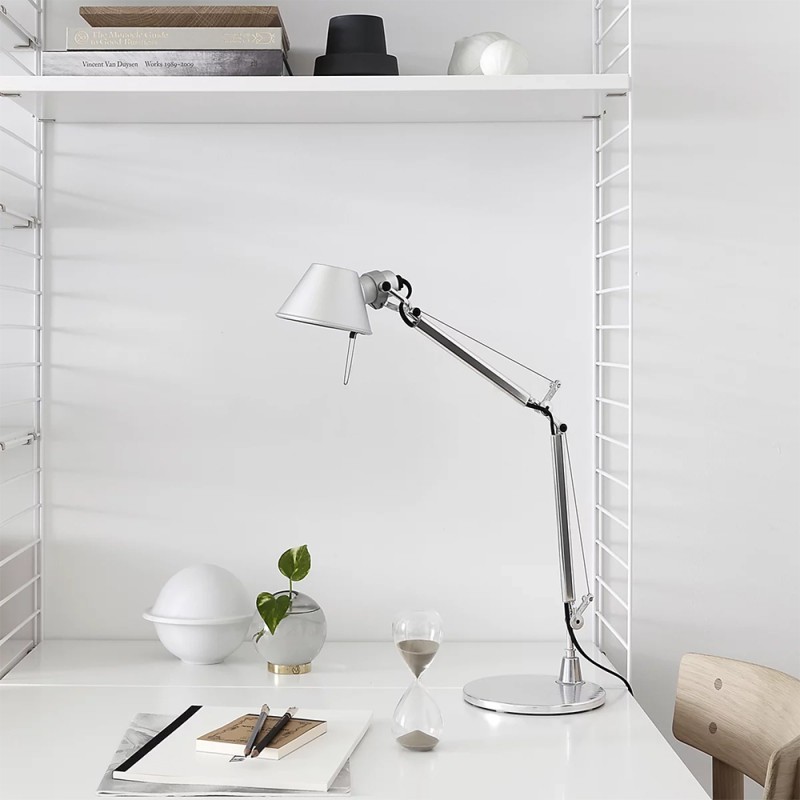 https://objectstorage.ap-seoul-1.oraclecloud.com/n/cnk6gaix2gpw/b/loqoqo-conv/o/artemide/tolomeo-e-27-white-table-lamp/114462.jpg