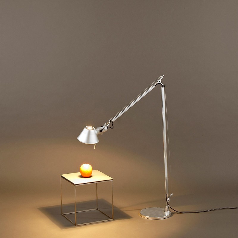 https://objectstorage.ap-seoul-1.oraclecloud.com/n/cnk6gaix2gpw/b/loqoqo-conv/o/artemide/tolomeo-floor-aluminum-floor-lamp/36110.jpg