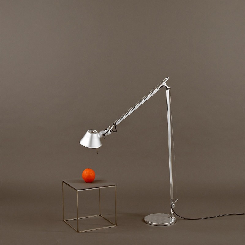 https://objectstorage.ap-seoul-1.oraclecloud.com/n/cnk6gaix2gpw/b/loqoqo-conv/o/artemide/tolomeo-floor-black-floor-lamp/36227.jpg