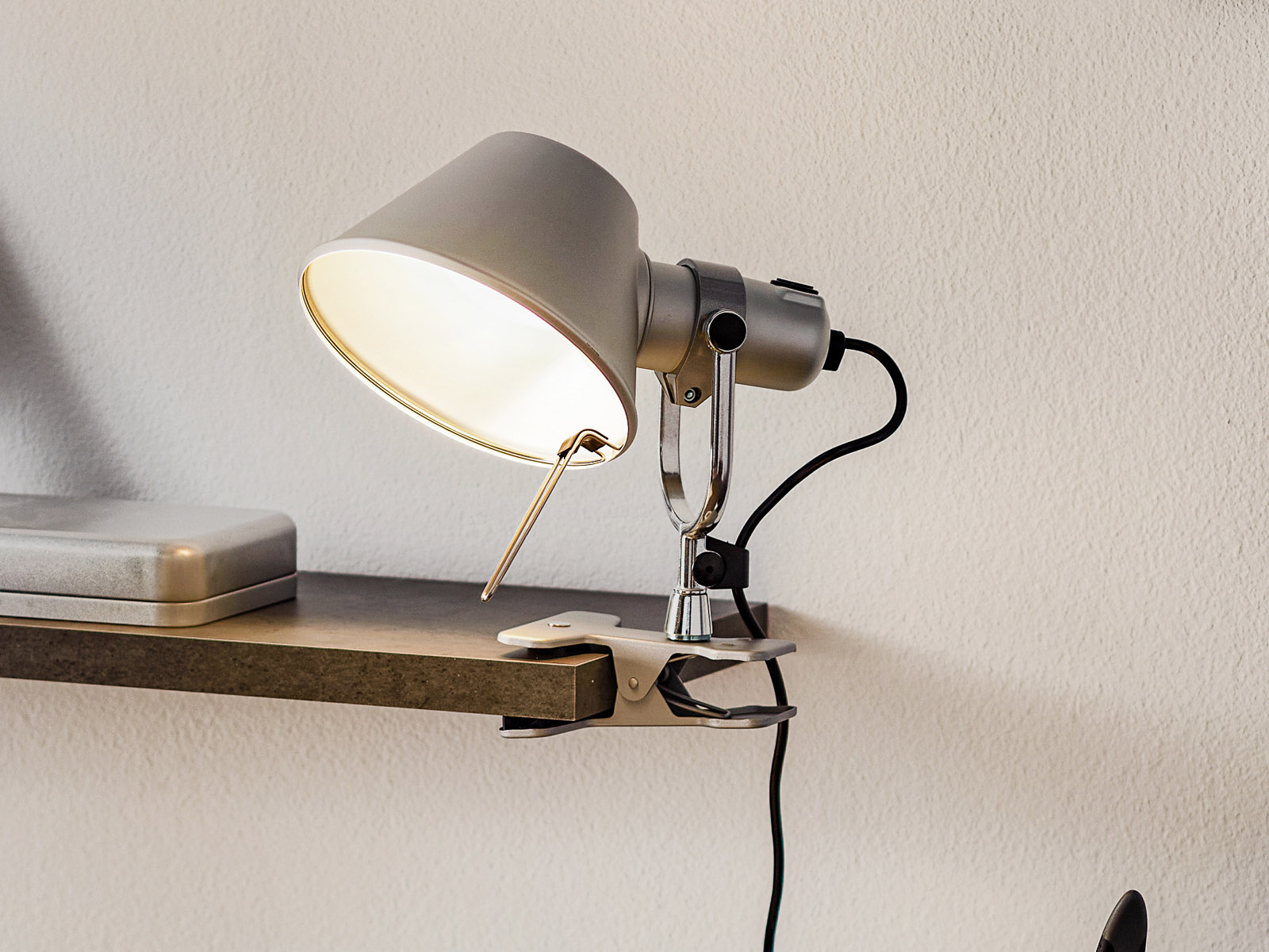 https://objectstorage.ap-seoul-1.oraclecloud.com/n/cnk6gaix2gpw/b/loqoqo-conv/o/artemide/tolomeo-micro-clamp-lamp/tolomeo_micro_pinza__0005_livello_1.jpg
