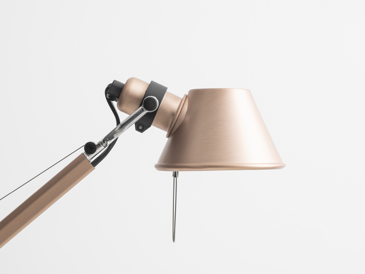 https://objectstorage.ap-seoul-1.oraclecloud.com/n/cnk6gaix2gpw/b/loqoqo-conv/o/artemide/tolomeo-micro-table-lamp-copper-anodized/tolomeo-micro-artemide-3.jpg