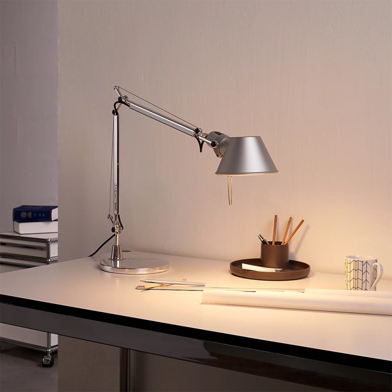 https://objectstorage.ap-seoul-1.oraclecloud.com/n/cnk6gaix2gpw/b/loqoqo-conv/o/artemide/tolomeo-mini-e-27-aluminum-table-lamp/114621.jpg