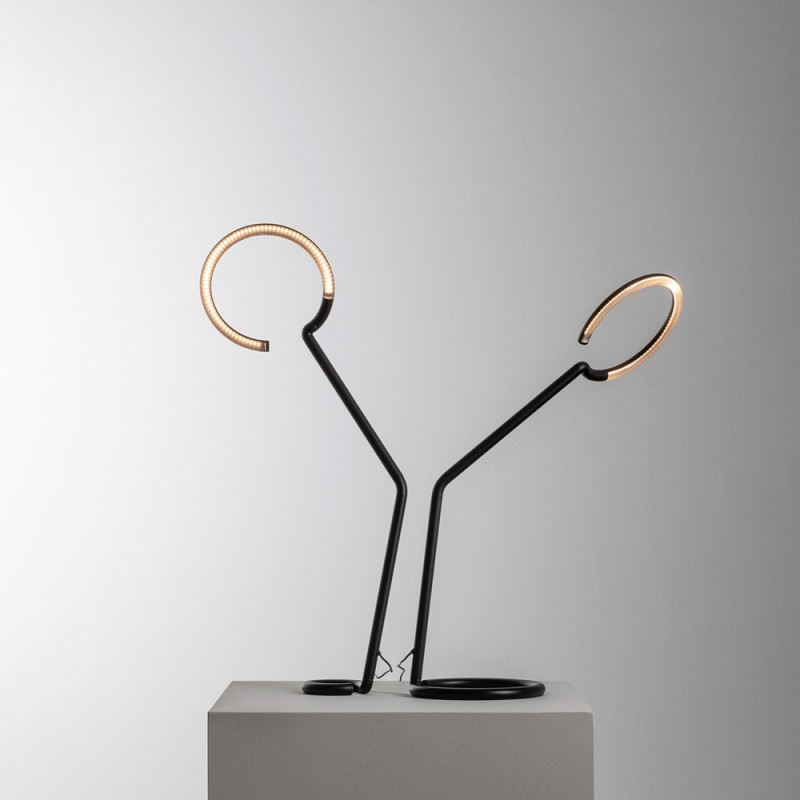 https://objectstorage.ap-seoul-1.oraclecloud.com/n/cnk6gaix2gpw/b/loqoqo-conv/o/artemide/vine-light-integralis-minimal-articulated-led-table-lamp/86219.jpg