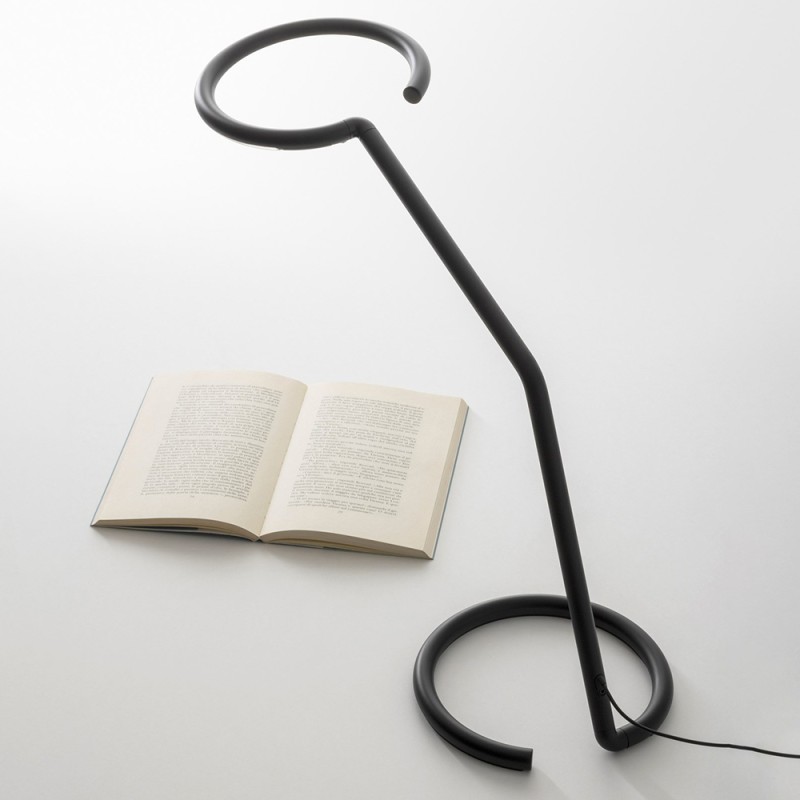https://objectstorage.ap-seoul-1.oraclecloud.com/n/cnk6gaix2gpw/b/loqoqo-conv/o/artemide/vine-light-integralis-minimal-articulated-led-table-lamp/86228.jpg