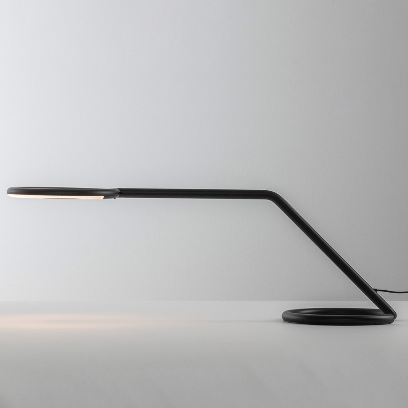 https://objectstorage.ap-seoul-1.oraclecloud.com/n/cnk6gaix2gpw/b/loqoqo-conv/o/artemide/vine-light-minimal-articulated-led-table-lamp/86210.jpg