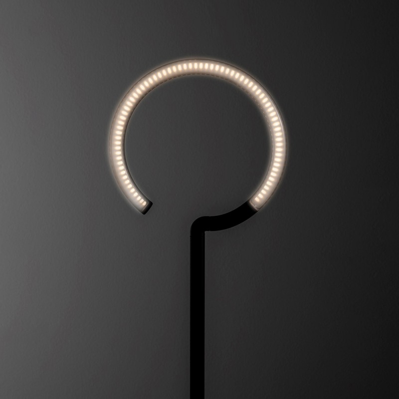 https://objectstorage.ap-seoul-1.oraclecloud.com/n/cnk6gaix2gpw/b/loqoqo-conv/o/artemide/vine-light-minimal-articulated-led-table-lamp/86215.jpg