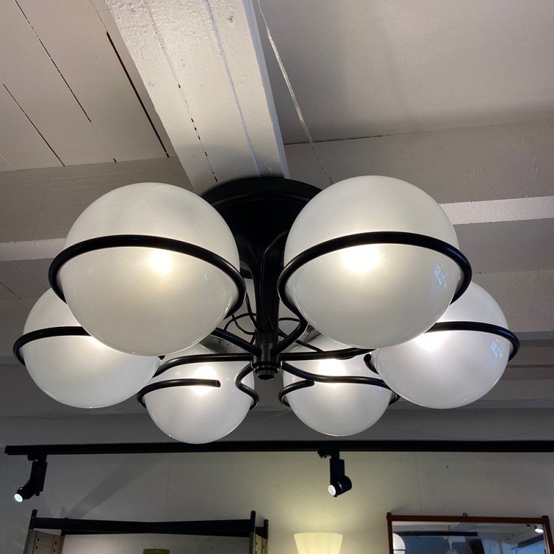 https://objectstorage.ap-seoul-1.oraclecloud.com/n/cnk6gaix2gpw/b/loqoqo-conv/o/astep/model-2042-elegant-circular-ceiling-lamp-with-rings/88207.jpg