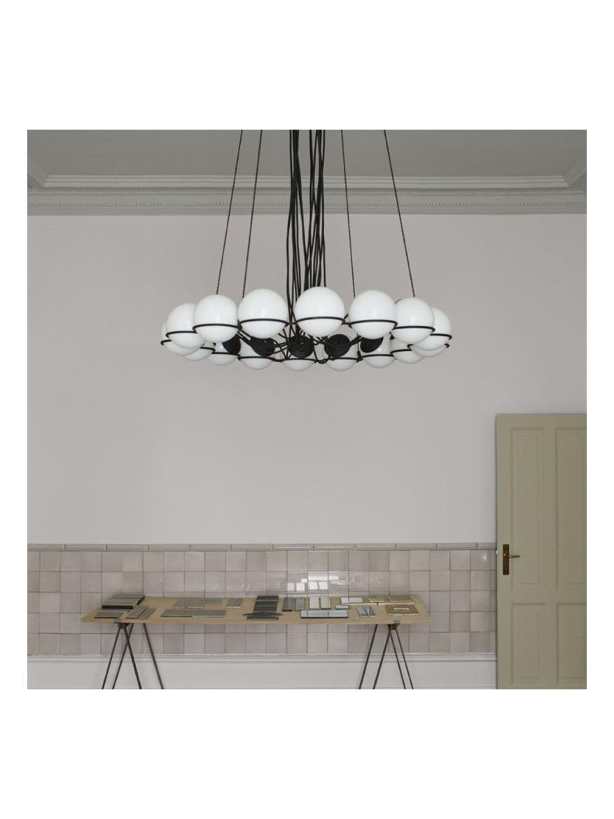 https://objectstorage.ap-seoul-1.oraclecloud.com/n/cnk6gaix2gpw/b/loqoqo-conv/o/astep/model-2109-20-suspension-lamp-with-blown-glass-spheres/87554.jpg