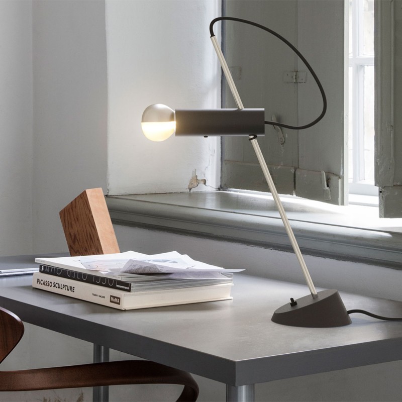 https://objectstorage.ap-seoul-1.oraclecloud.com/n/cnk6gaix2gpw/b/loqoqo-conv/o/astep/model-566-historical-led-table-lamp/67725.jpg