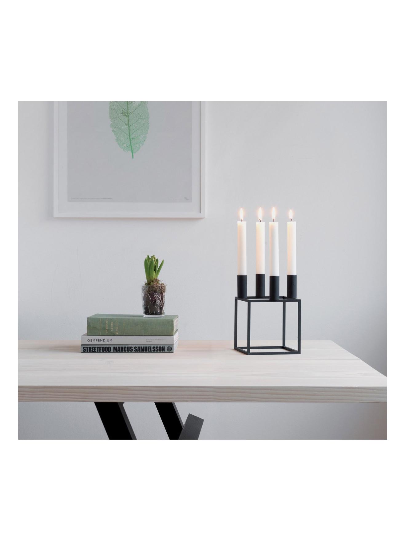 https://objectstorage.ap-seoul-1.oraclecloud.com/n/cnk6gaix2gpw/b/loqoqo-conv/o/audo-copenhagen/kubus-4-candleholder-white/kubus-4-candelabro-ambient-2-by-lassen_4.jpg