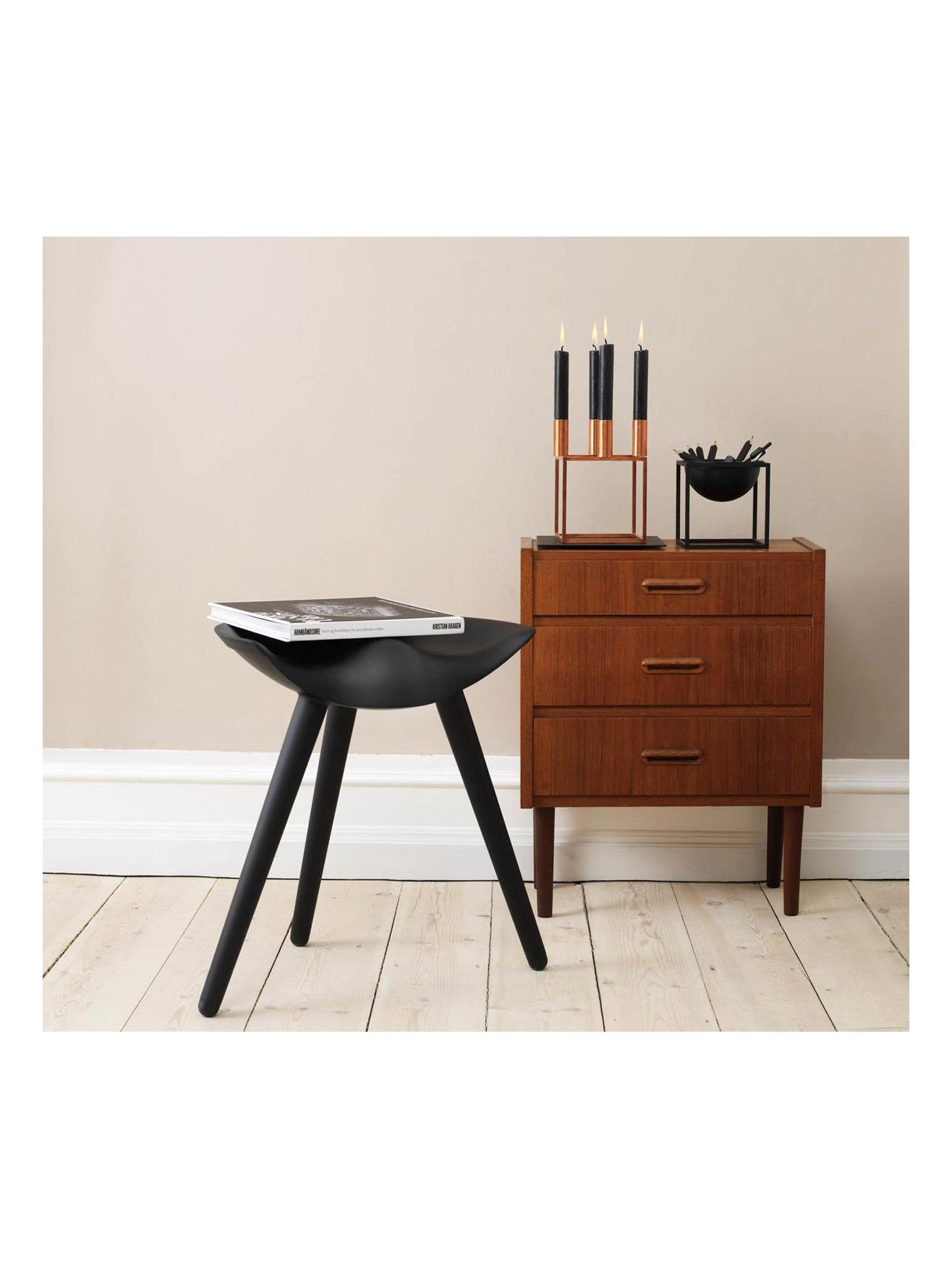 https://objectstorage.ap-seoul-1.oraclecloud.com/n/cnk6gaix2gpw/b/loqoqo-conv/o/audo-copenhagen/kubus-4-candleholder-white/kubus-4-candelabro-ambient-4-by-lassen_4.jpg