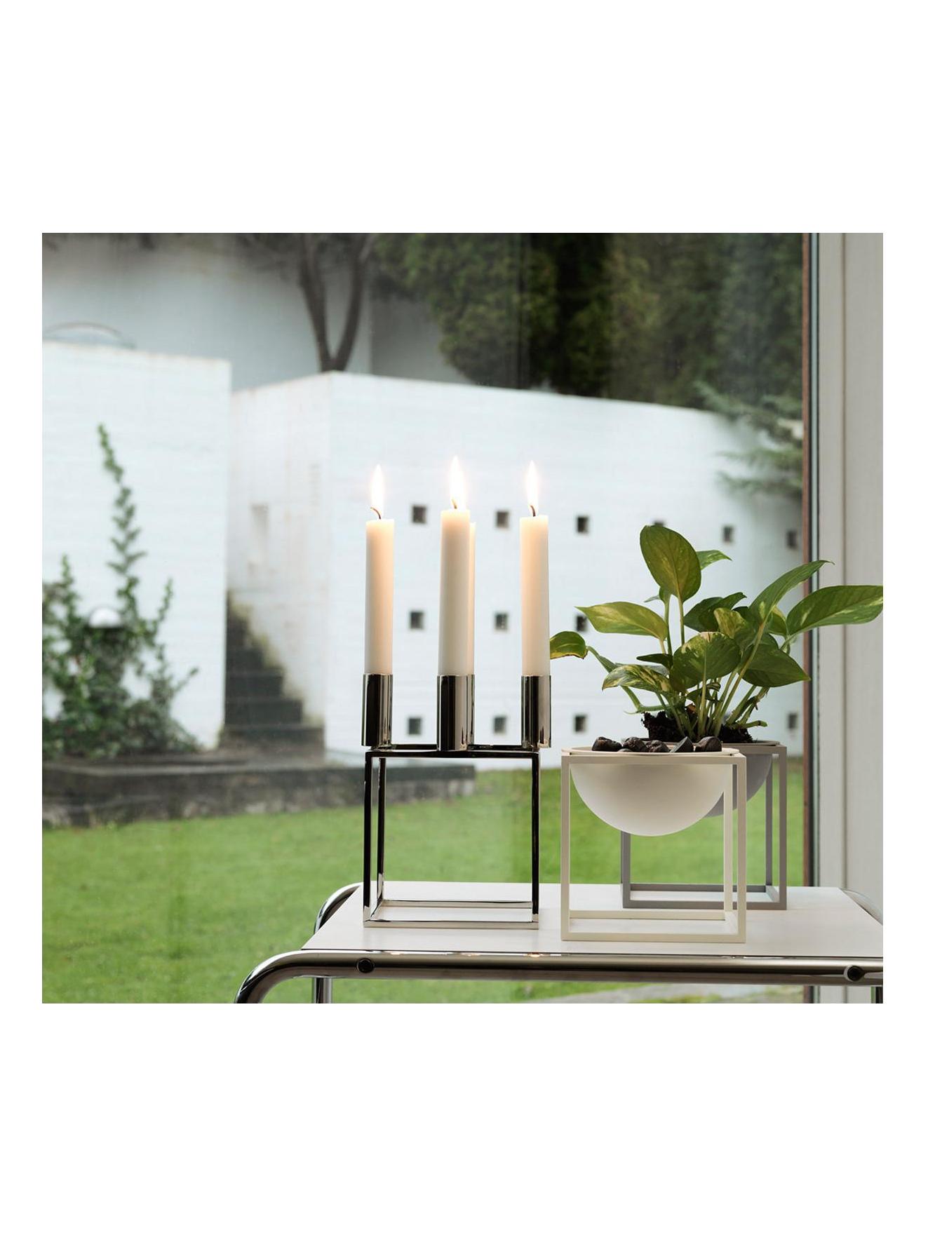 https://objectstorage.ap-seoul-1.oraclecloud.com/n/cnk6gaix2gpw/b/loqoqo-conv/o/audo-copenhagen/kubus-4-candleholder-white/kubus-4-candelabro-ambient-7-by-lassen_4.jpg