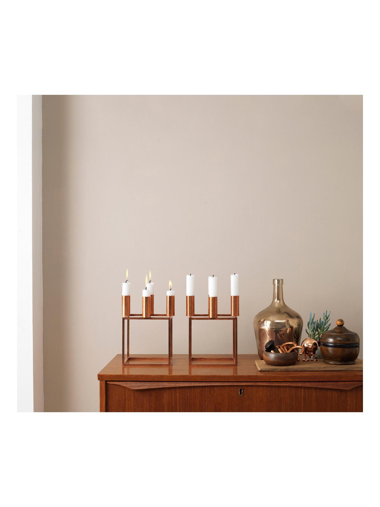 https://objectstorage.ap-seoul-1.oraclecloud.com/n/cnk6gaix2gpw/b/loqoqo-conv/o/audo-copenhagen/kubus-4-candleholder-white/kubus-4-candelabro-ambient-by-lassen_4.jpg