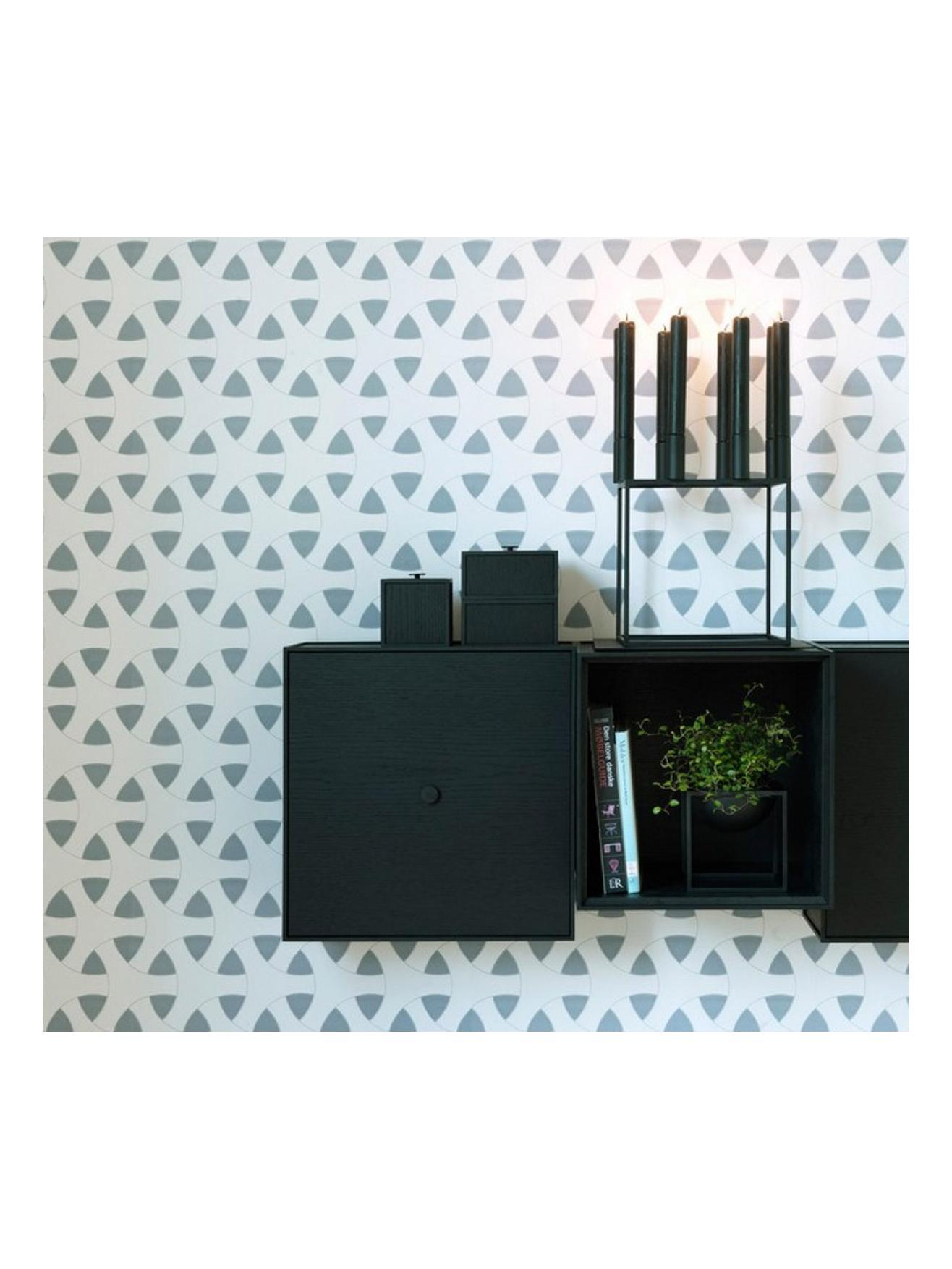 https://objectstorage.ap-seoul-1.oraclecloud.com/n/cnk6gaix2gpw/b/loqoqo-conv/o/audo-copenhagen/kubus-8-candleholder-black/kubus-8-candelabro-ambiente-2-by-lassen_3.jpg