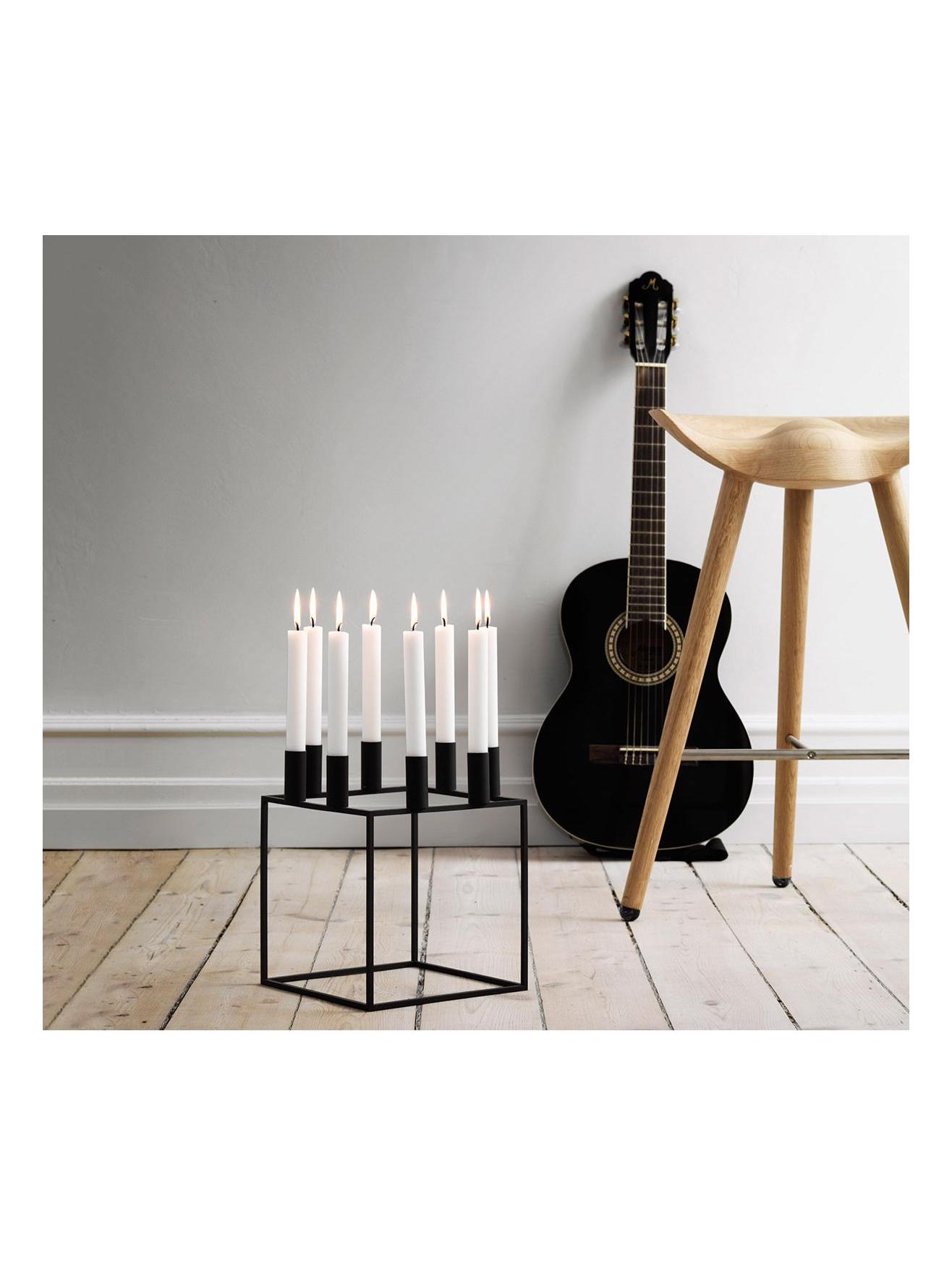 https://objectstorage.ap-seoul-1.oraclecloud.com/n/cnk6gaix2gpw/b/loqoqo-conv/o/audo-copenhagen/kubus-8-candleholder-black/kubus-8-candelabro-ambiente-by-lassen_3.jpg