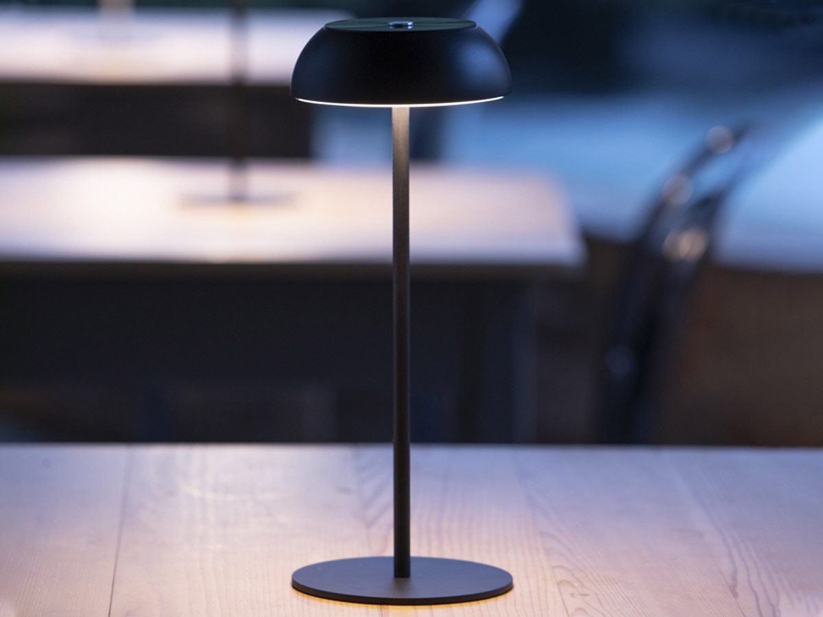 https://objectstorage.ap-seoul-1.oraclecloud.com/n/cnk6gaix2gpw/b/loqoqo-conv/o/axolight/float-rechargeable-table-lamp/float-lampada-da-tavolo.jpg
