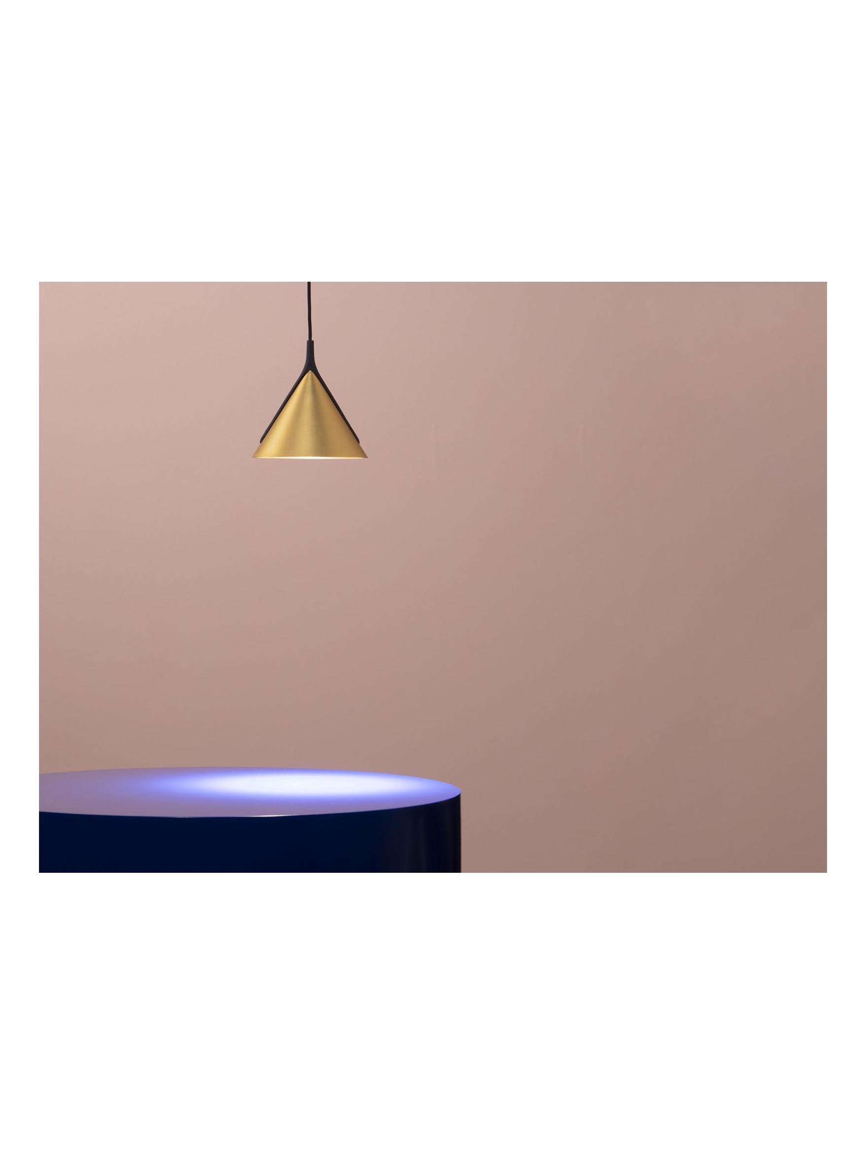 https://objectstorage.ap-seoul-1.oraclecloud.com/n/cnk6gaix2gpw/b/loqoqo-conv/o/axolight/jewel-mono-01-suspension-lamp/jewel_mono_lamp_axolight_0007__s5a3805.jpg