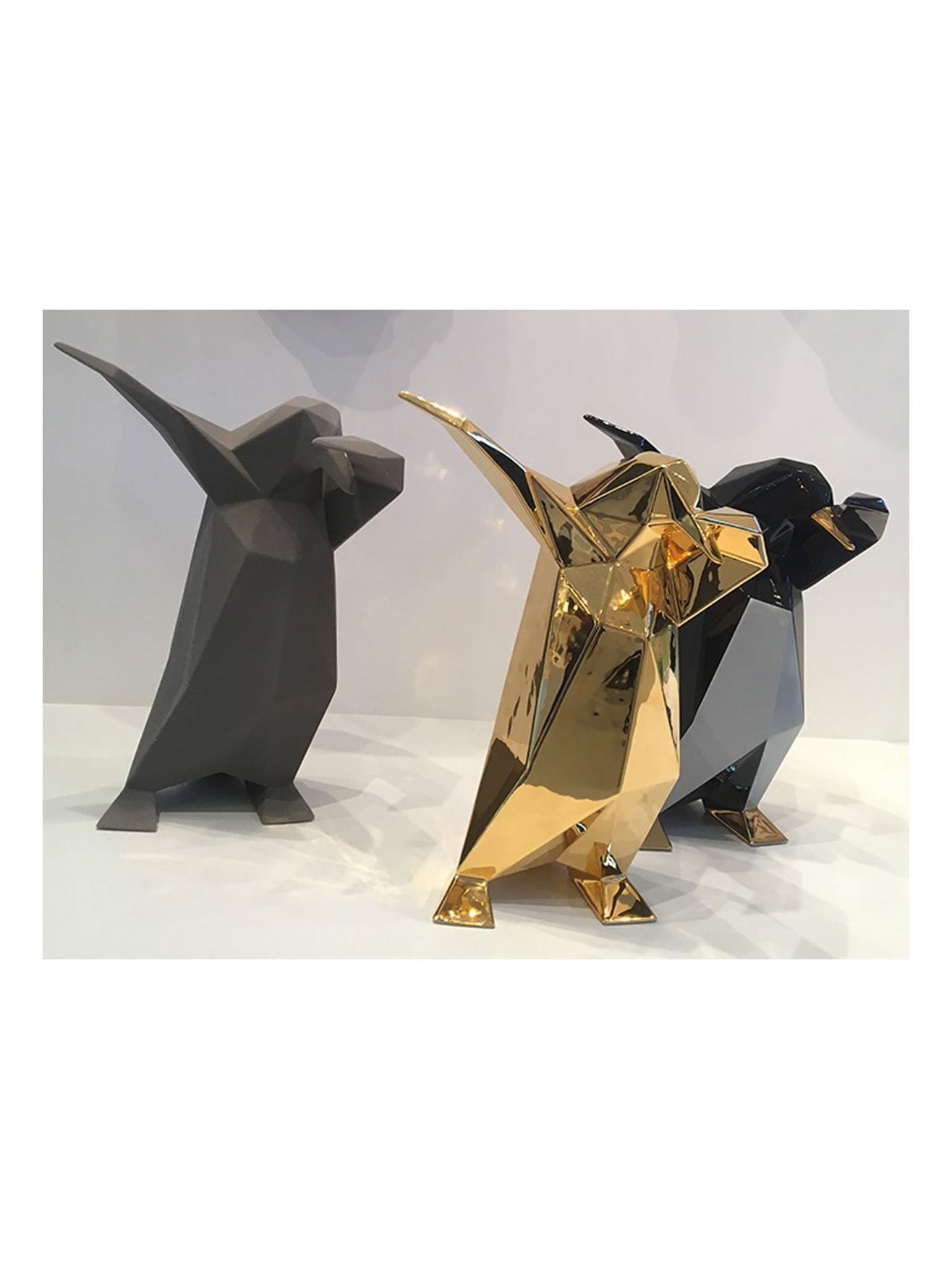 https://objectstorage.ap-seoul-1.oraclecloud.com/n/cnk6gaix2gpw/b/loqoqo-conv/o/bosa/dab-penguin-glossy-black-and-white-glossy-gold/dab-penguin-2_1.jpg