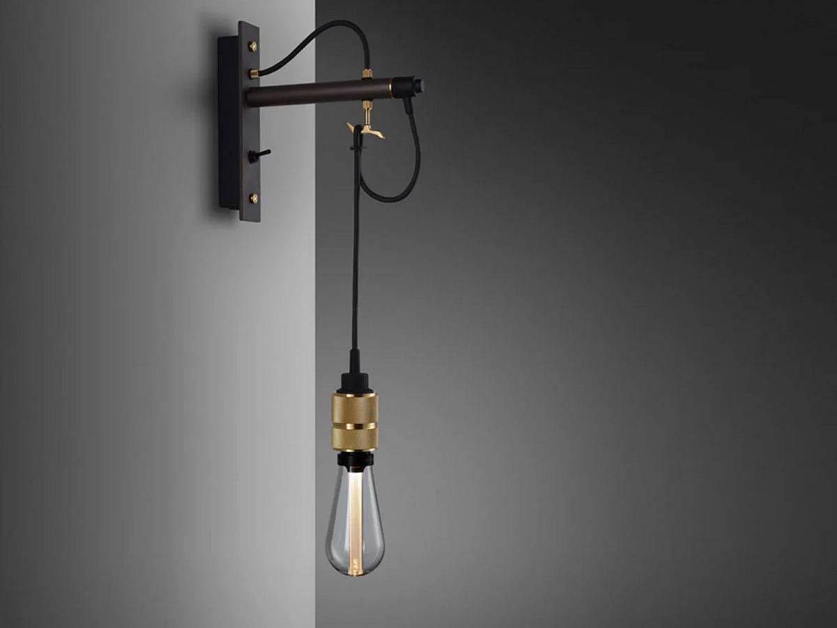 Hooked Nude – Graphite – Wall Lamp