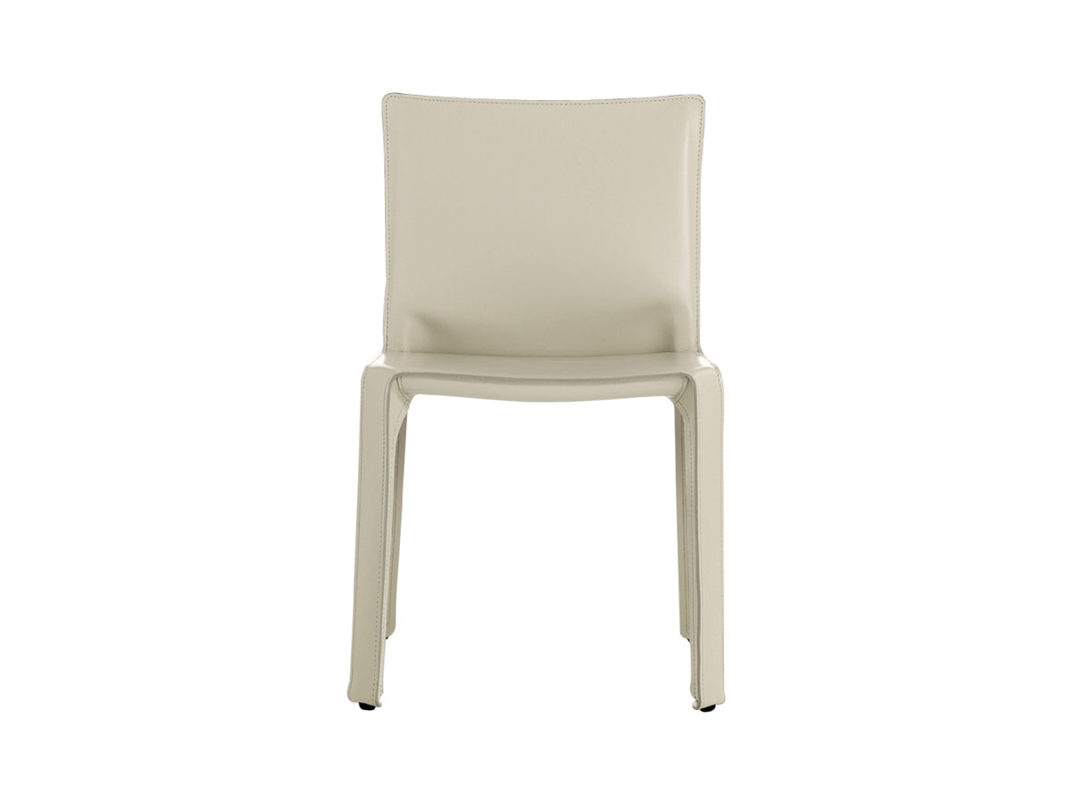 https://objectstorage.ap-seoul-1.oraclecloud.com/n/cnk6gaix2gpw/b/loqoqo-conv/o/cassina/412-cab-chair-white-leather/412-cab-cuoio-bianco-cassina-4_1.jpg