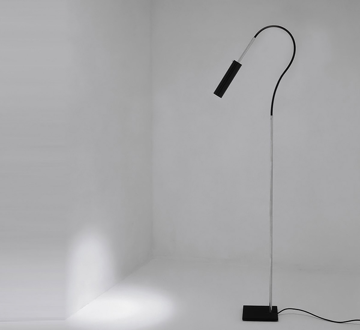 Lucenera 207 LED floor lamp