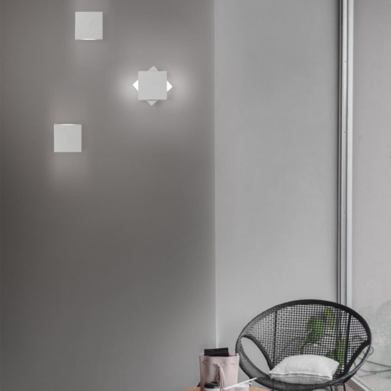 https://objectstorage.ap-seoul-1.oraclecloud.com/n/cnk6gaix2gpw/b/loqoqo-conv/o/cattaneo-lampadari/cattaneo-quadretto-led-applique-swivel-cube-wall-lamp/83199.jpg