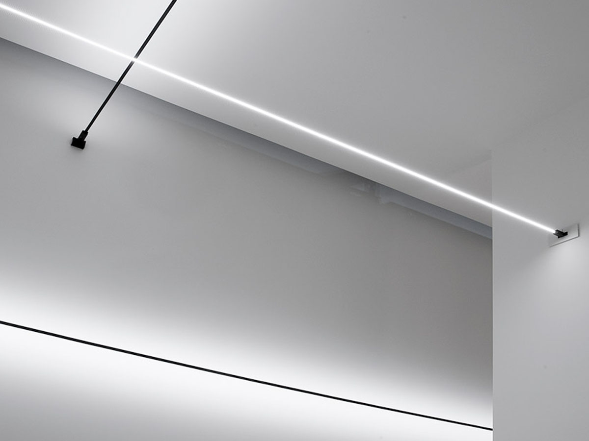 https://objectstorage.ap-seoul-1.oraclecloud.com/n/cnk6gaix2gpw/b/loqoqo-conv/o/davide-groppi/infinito-12-wall-ceiling-lamp/lampada_da_parete_infinito_1.jpg