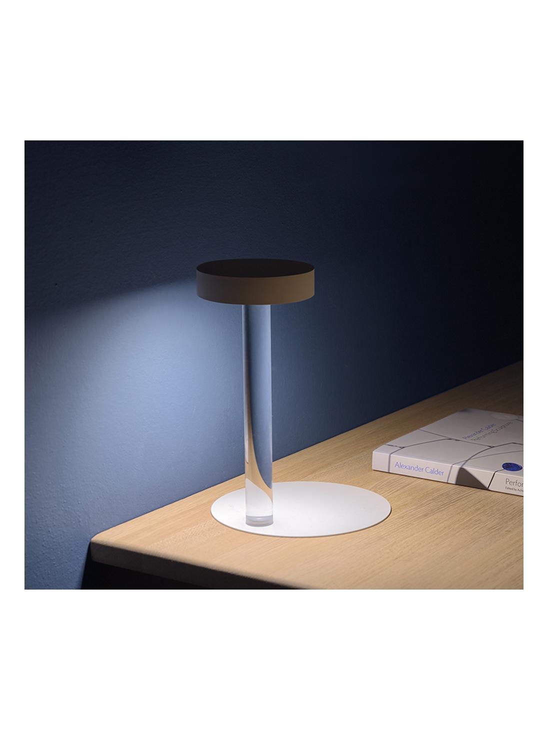 https://objectstorage.ap-seoul-1.oraclecloud.com/n/cnk6gaix2gpw/b/loqoqo-conv/o/davide-groppi/te-ta-te-t-flute-table-lamp-us-version/tetatet_flute_table_lampada_2.jpg