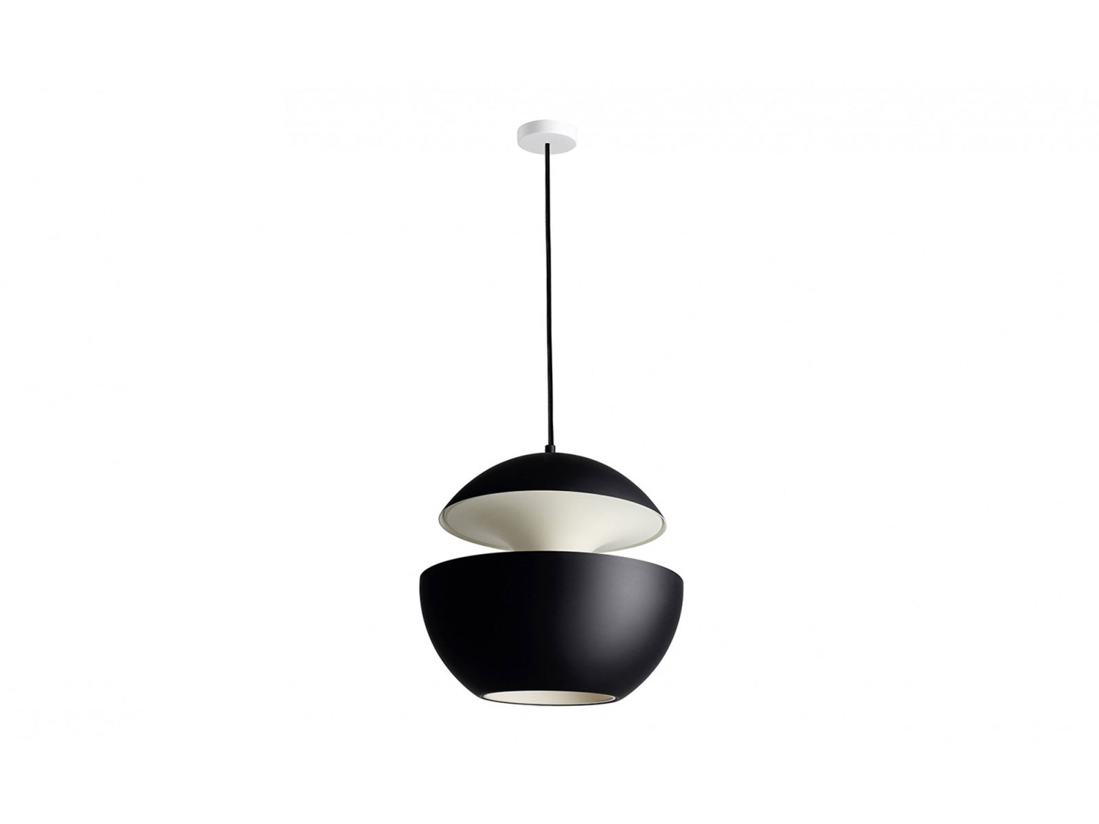 https://objectstorage.ap-seoul-1.oraclecloud.com/n/cnk6gaix2gpw/b/loqoqo-conv/o/dc-weditions/here-comes-the-sun-o-45-suspension-lamp/nerobiancomohd12.jpg