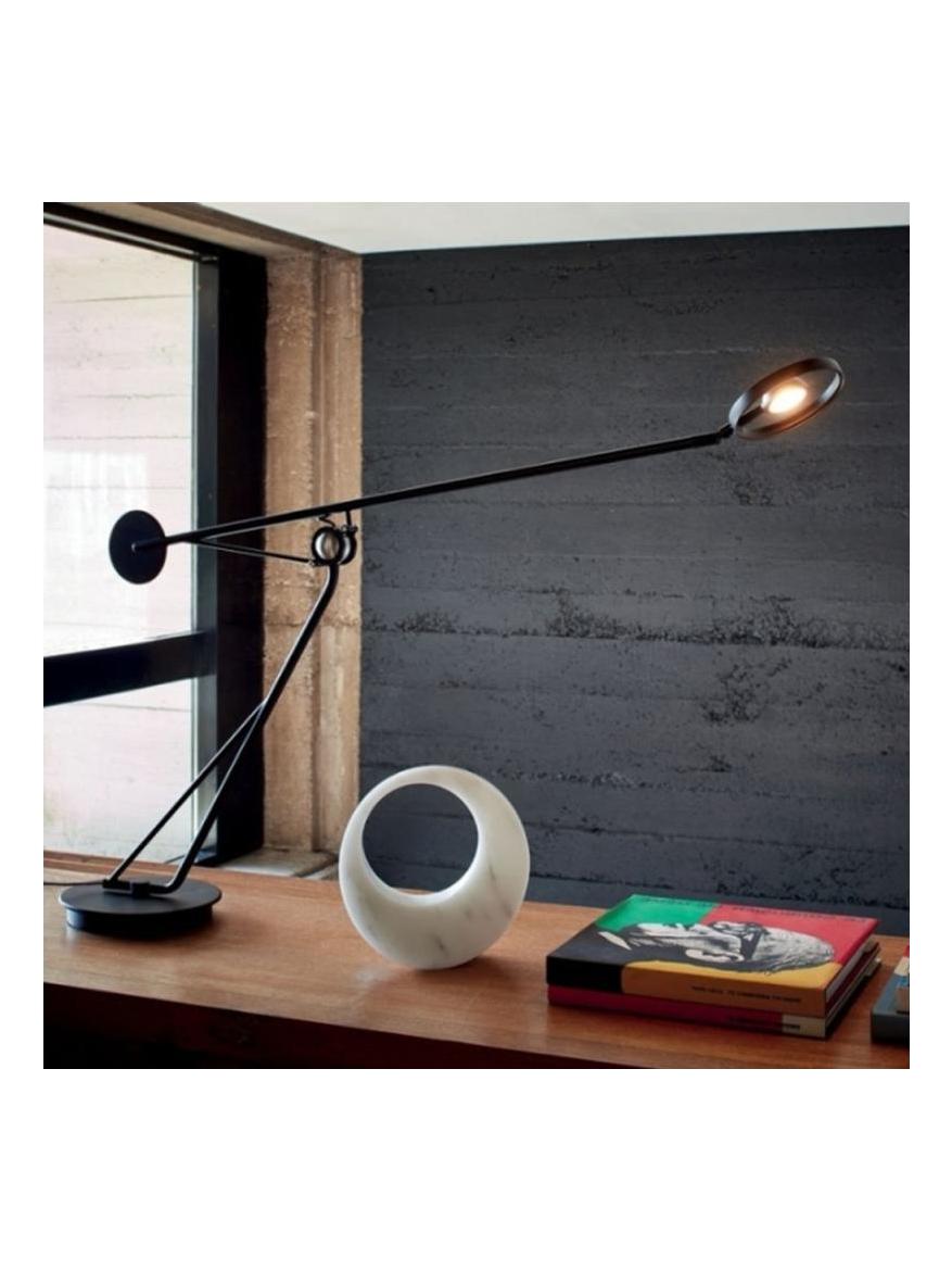 https://objectstorage.ap-seoul-1.oraclecloud.com/n/cnk6gaix2gpw/b/loqoqo-conv/o/dcw/aaro-led-table-lamp/152010.jpg