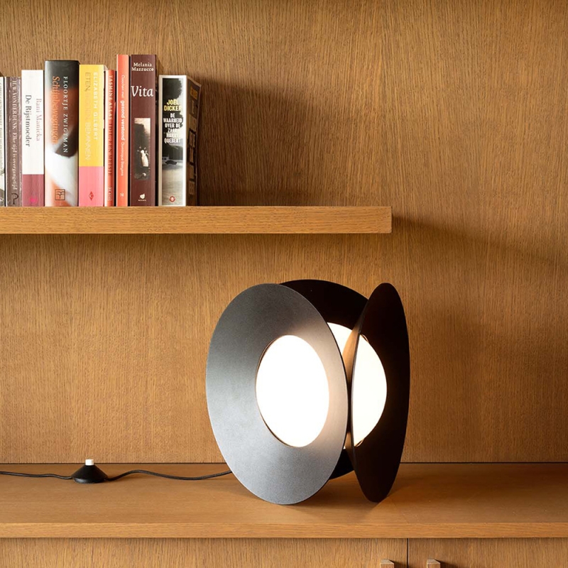 https://objectstorage.ap-seoul-1.oraclecloud.com/n/cnk6gaix2gpw/b/loqoqo-conv/o/dcw/armen-led-table-lamp/140651.jpg