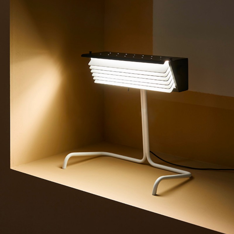 https://objectstorage.ap-seoul-1.oraclecloud.com/n/cnk6gaix2gpw/b/loqoqo-conv/o/dcw/biny-table-lamp/116566.jpg