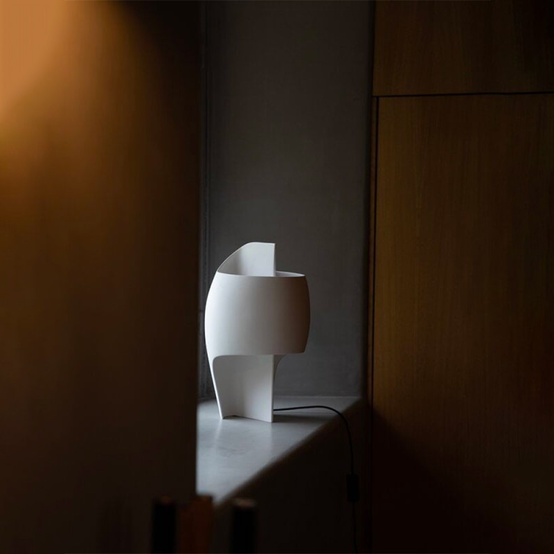 https://objectstorage.ap-seoul-1.oraclecloud.com/n/cnk6gaix2gpw/b/loqoqo-conv/o/dcw/la-lampe-b-table-lamp/116311.jpg