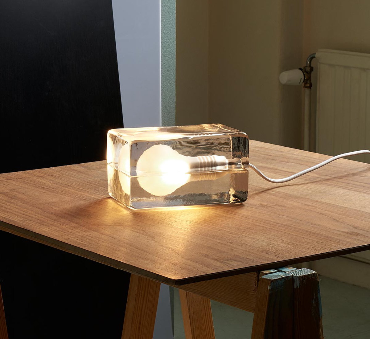 https://objectstorage.ap-seoul-1.oraclecloud.com/n/cnk6gaix2gpw/b/loqoqo-conv/o/design-house-stockholm/block-table-lamp-110-v/design_house_stockholm_.jpg