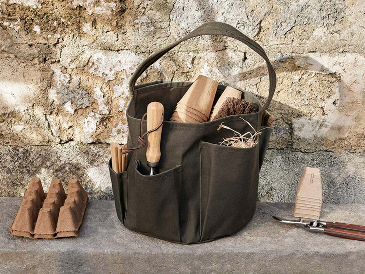 https://objectstorage.ap-seoul-1.oraclecloud.com/n/cnk6gaix2gpw/b/loqoqo-conv/o/ferm-living/bark-garden-bucket-bag/ferm-living-bark-garden-bucket-bag-1-.jpg